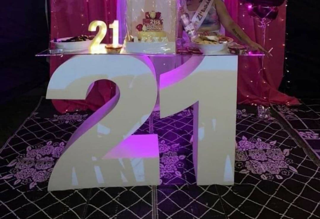 21 Foam Table